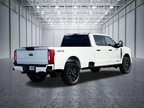 Used 2024 Ford F350 XLT AWD/4WD image 11