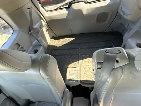 Used 2013 Toyota Highlander Limited image 35