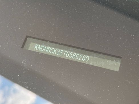 Used 2026 Kia Carnival FWD image 31