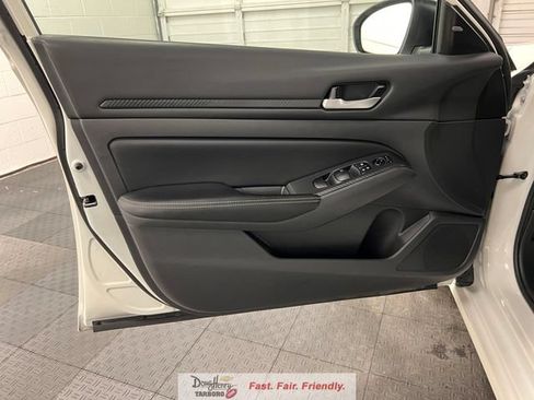 Used 2025 Nissan Altima 2.5 SV FWD image 29