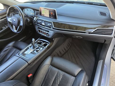 Used 2019 BMW 750i w/ Executive Package image 26