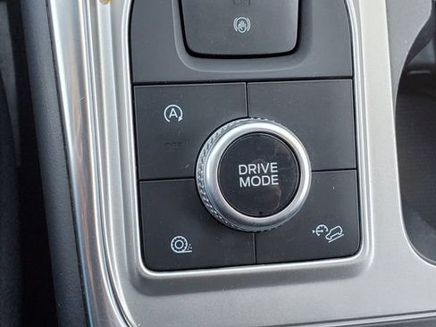Used 2020 Ford Explorer XLT w/ Equipment Group 202A AWD/4WD image 22