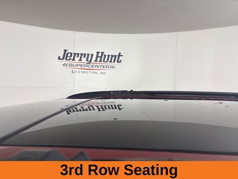 Used 2025 Chrysler Pacifica Limited FWD image 8