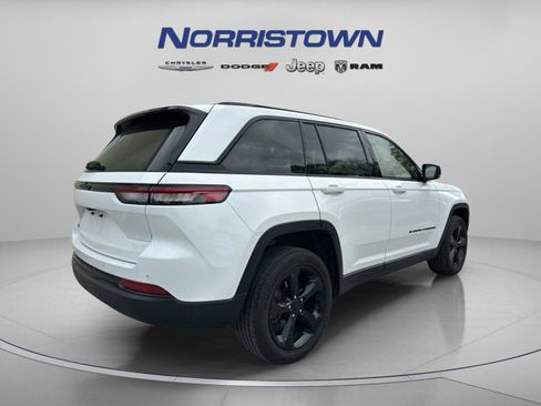 Certified 2023 Jeep Grand Cherokee Altitude AWD/4WD image 6