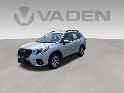 Used 2023 Subaru Forester Premium AWD/4WD image 1