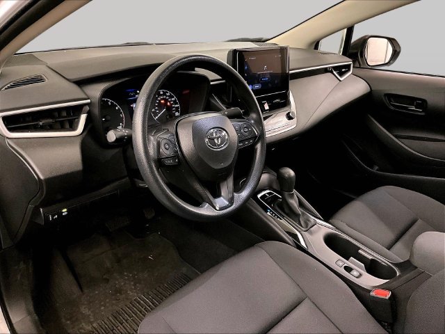 Used 2025 Toyota Corolla LE FWD image 12