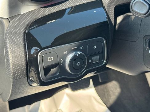 Used 2023 Mercedes-Benz CLA 250 4MATIC image 38