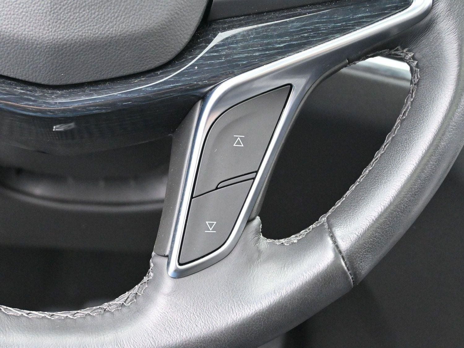 Certified 2025 Cadillac XT5 Premium Luxury AWD/4WD image 19