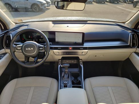 Certified 2025 Kia Sorento S FWD image 15