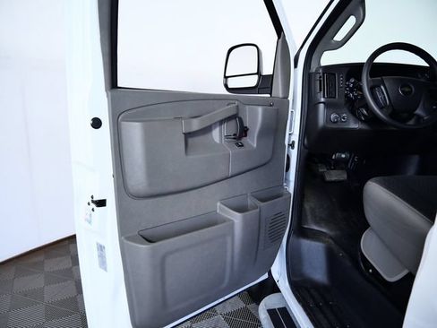 Used 2025 Chevrolet Express 2500 w/ Driver Convenience Package RWD image 15