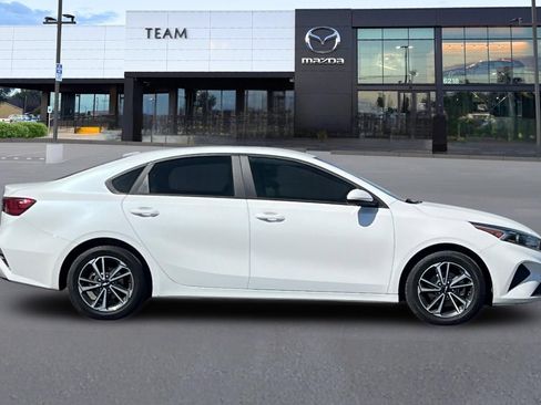 Used 2024 Kia Forte LXS FWD image 3