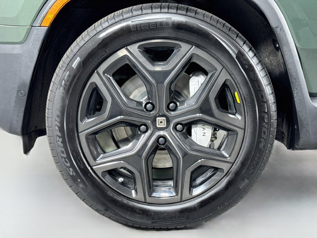 Used 2025 Rivian R1S Adventure Dual AWD/4WD image 12