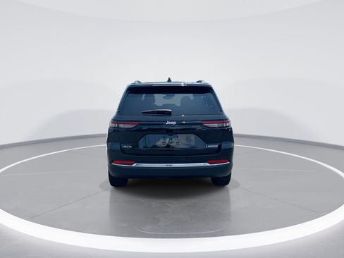 Used 2024 Jeep Grand Cherokee Laredo w/ Luxury Tech Group I AWD/4WD image 8