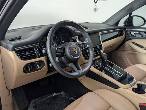 Certified 2023 Porsche Macan AWD/4WD image 4
