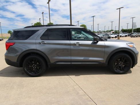 Used 2021 Ford Explorer XLT w/ Equipment Group 202A AWD/4WD image 4