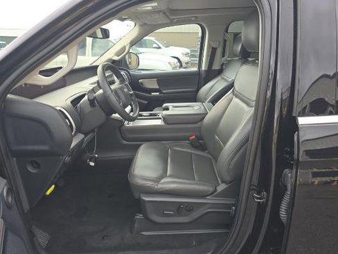 Used 2025 Ford Expedition Active AWD/4WD image 5
