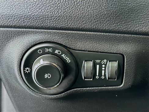 Used 2020 Jeep Compass Latitude image 10