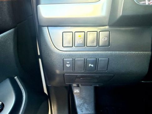 Used 2014 Toyota Highlander Limited image 22