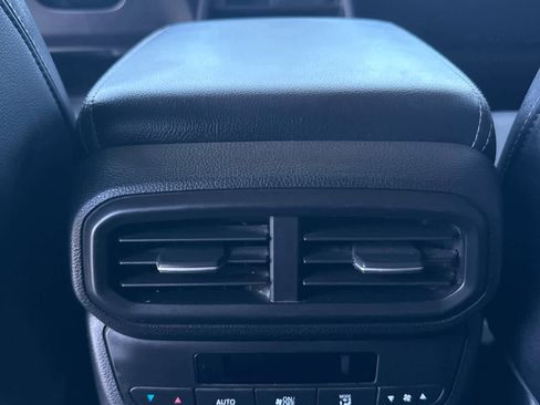 Used 2025 Honda Pilot Touring image 25