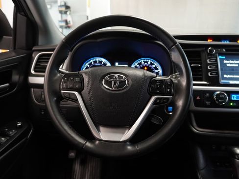 Used 2019 Toyota Highlander XLE AWD/4WD image 20