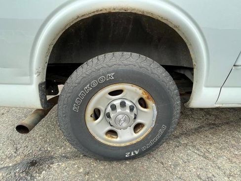 Used 2016 Chevrolet Express 2500 image 16