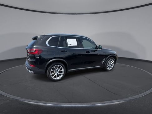 Used 2023 BMW X5 xDrive40i w/ Parking Assistance Package AWD/4WD image 9
