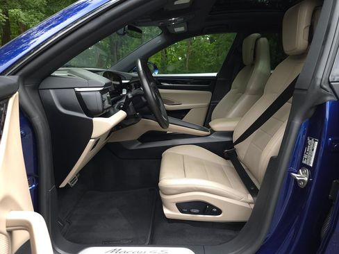 Used 2025 Porsche Macan 4S Electric w/ Premium Package AWD/4WD image 11