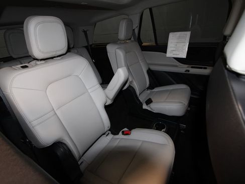 Used 2025 Lincoln Aviator AWD image 25