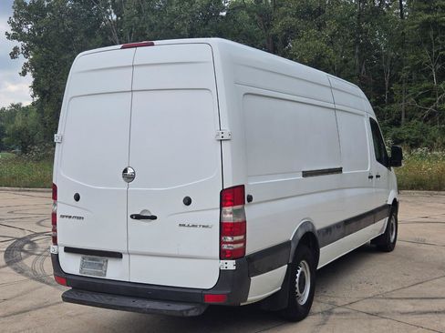 Used 2014 Freightliner Sprinter 2500 RWD image 5