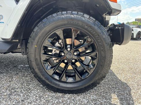 Used 2024 Jeep Wrangler Sahara image 36