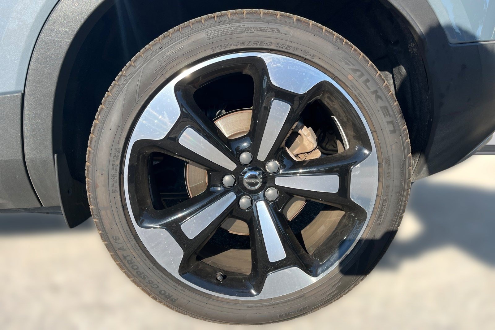 Used 2021 Volvo XC40 T5 Momentum w/ Premium Package AWD/4WD image 6