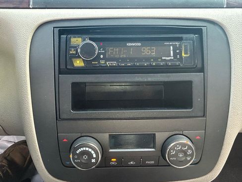 Used 2007 Buick Lucerne CXL w/ Luxury Package FWD image 21