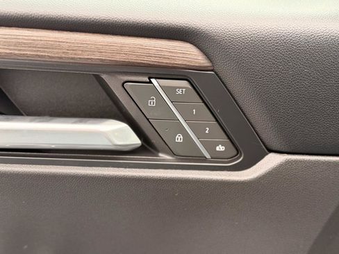 Used 2025 GMC Acadia Denali image 10