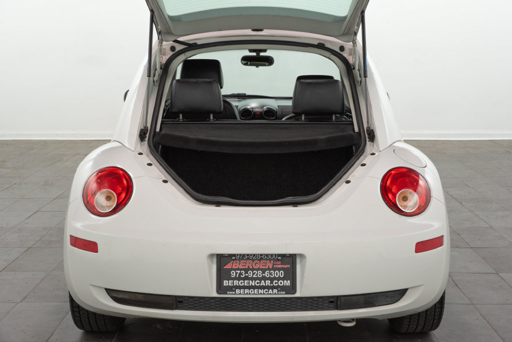 Used 2010 Volkswagen Beetle Coupe FWD image 11