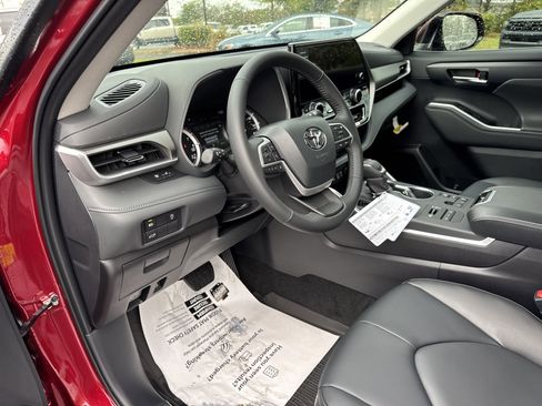 New 2026 Toyota Highlander XLE image 15