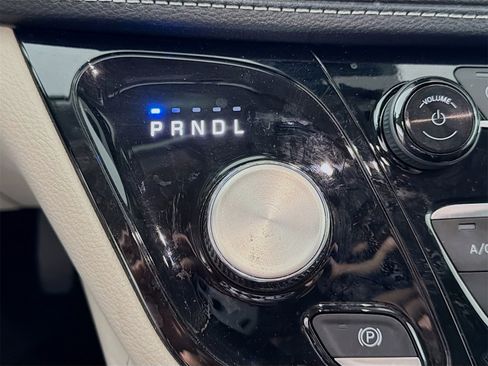 Used 2024 Chrysler Pacifica Limited image 20