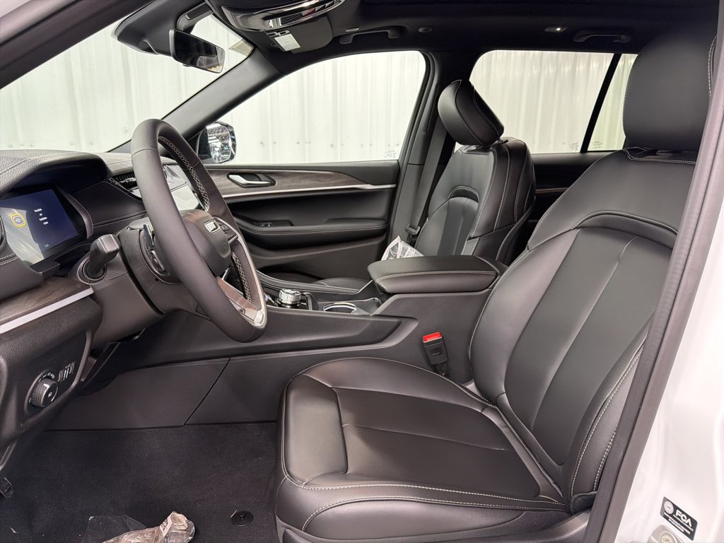 New 2026 Jeep Grand Cherokee Limited RWD image 15