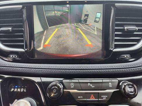 Used 2020 Chrysler Pacifica Limited image 12