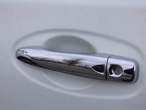 Used 2016 Nissan Rogue SV image 13