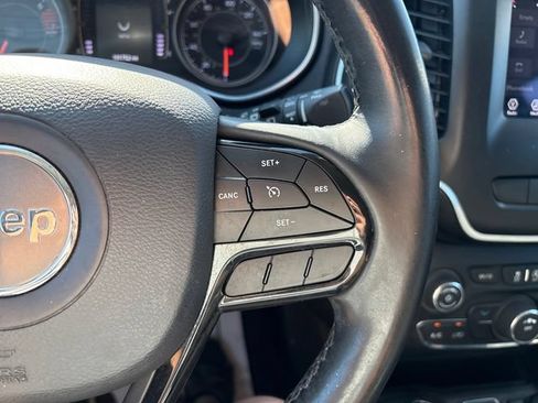 Used 2019 Jeep Cherokee Latitude Plus AWD/4WD image 12