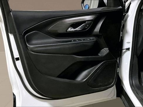 Used 2023 GMC Terrain SLE image 11