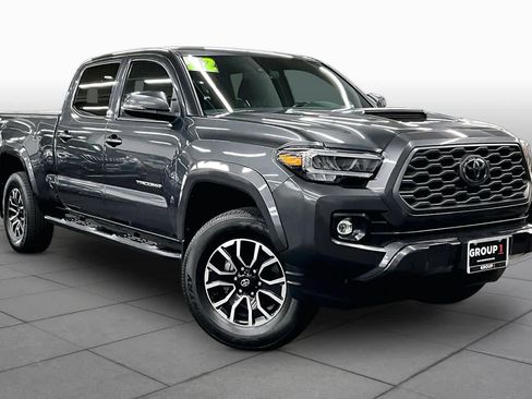 Used 2022 Toyota Tacoma TRD Sport w/ Technology Package image 2
