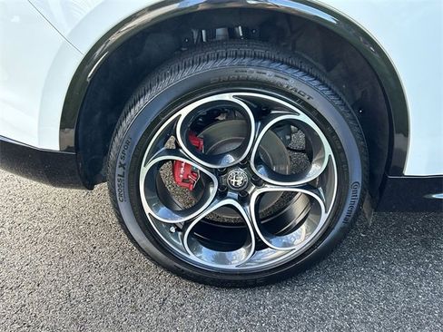 Used 2024 Alfa Romeo Stelvio Veloce image 11