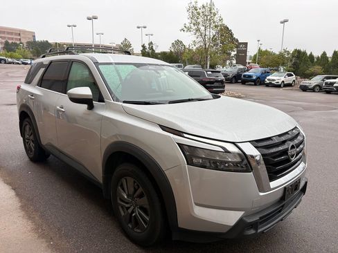 Used 2023 Nissan Pathfinder SV AWD/4WD image 7