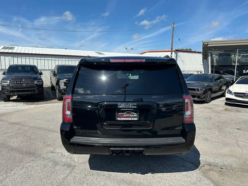 Used 2019 GMC Yukon XL SLT w/ Graphite Performance Edition AWD/4WD image 4