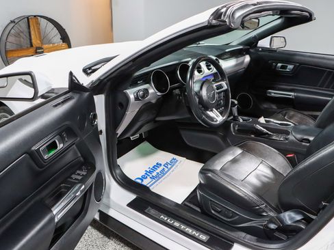 Used 2020 Ford Mustang Premium image 3