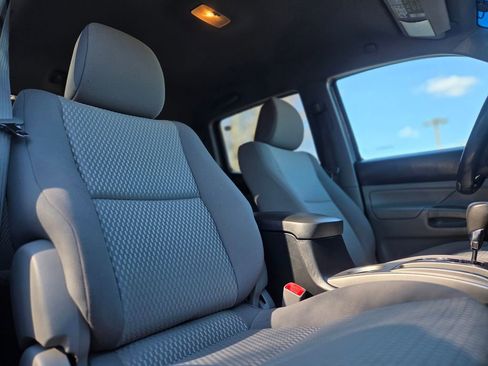 Used 2015 Toyota Tacoma 4x4 Double Cab w/ SR5 Package image 27