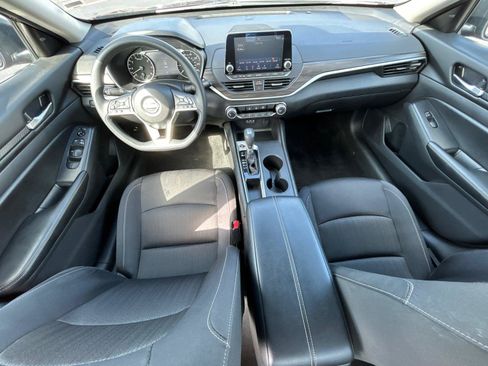 Used 2025 Nissan Altima 2.5 SV FWD image 32