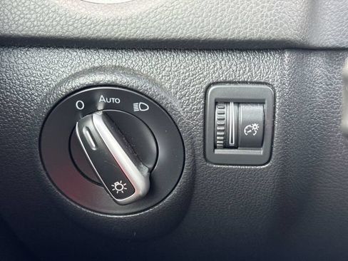 Used 2017 Volkswagen Tiguan S FWD image 17