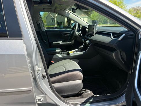 Used 2020 Toyota RAV4 XLE w/ Convenience Package FWD image 25